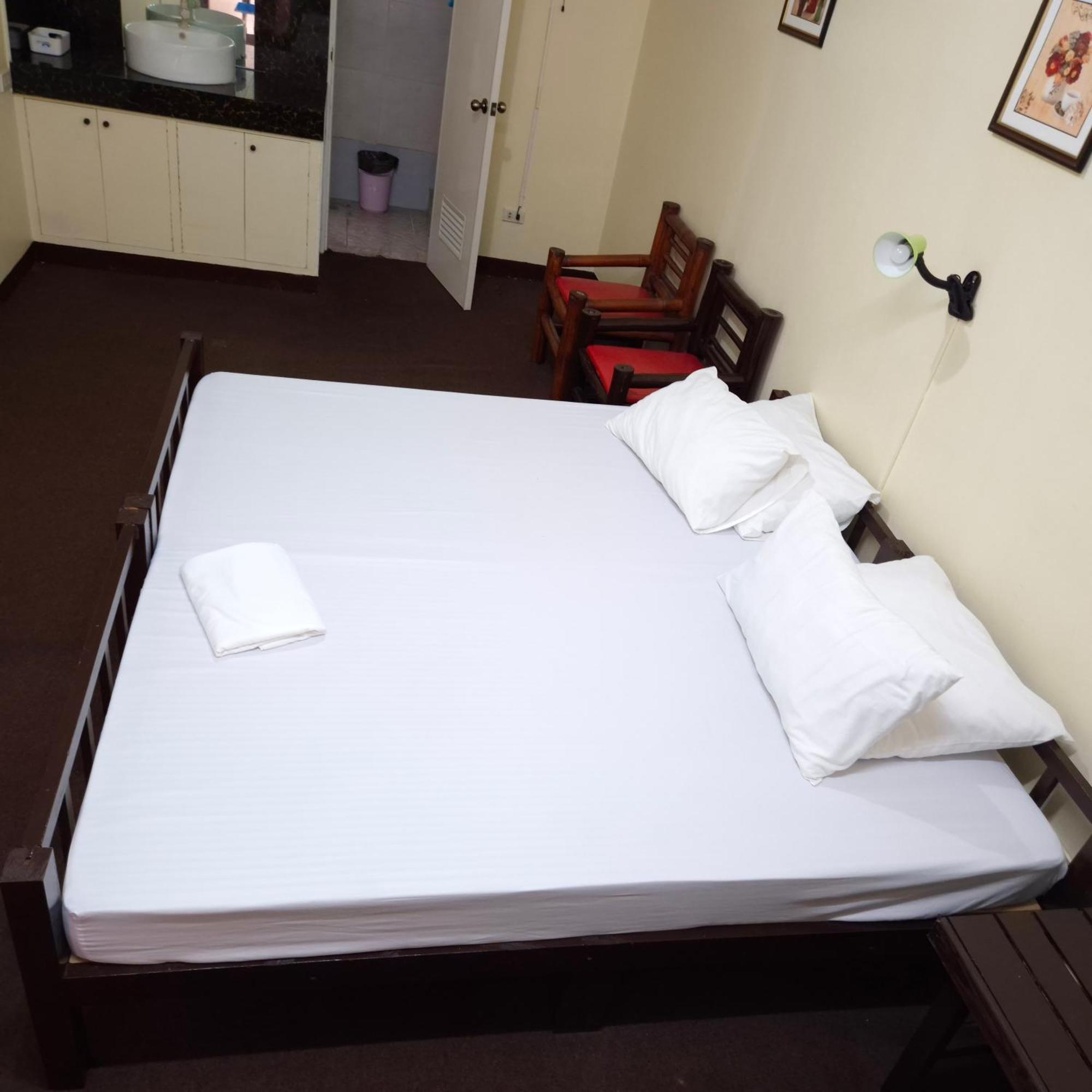 Cool Martin Family Hotel And Resort Bacoor Экстерьер фото